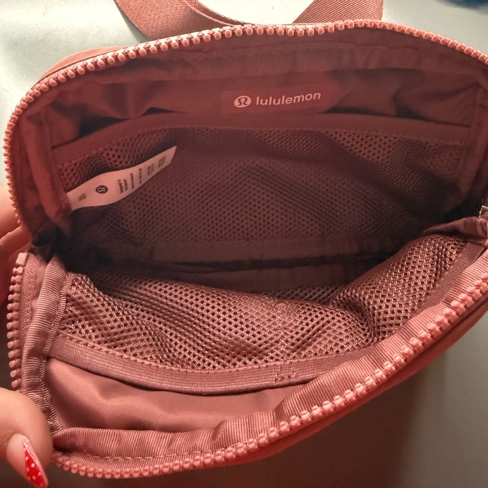 Lululemon Everywhere Belt Bag - Picture 4 of 4